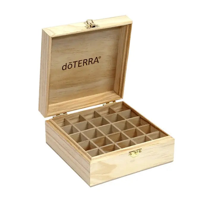 Holzbox mit eingraviertem doTERRA-Logo 