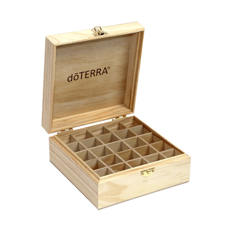 Holzbox mit eingraviertem doTERRA-Logo